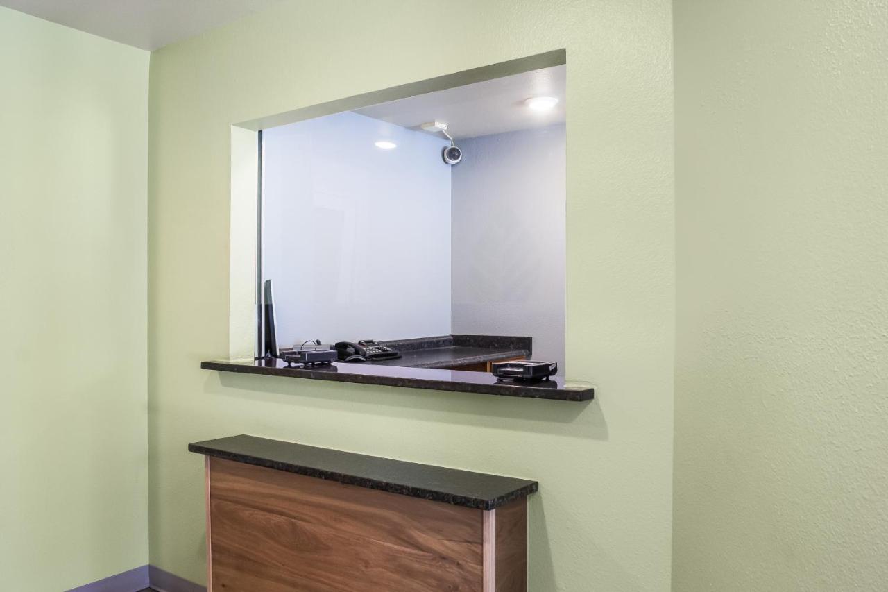Woodspring Suites Конро Экстерьер фото